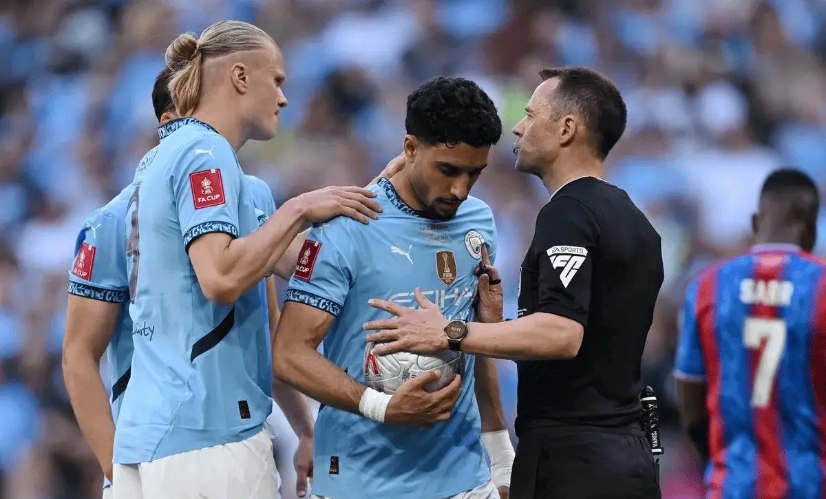 乐鱼app关于国际比赛日意甲传出新动向，波尔图回应争议，管理层表态——压力陡增，身体对抗强度拉满的信息